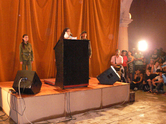 Tania Bruguera, Tatlin's Whisper #6 (Havana Version), Bienal de La Habana, 2009. Cortesía de Estudio Bruguera